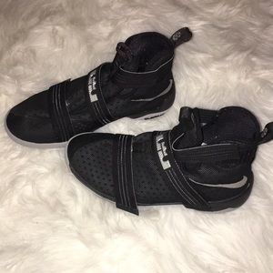 Lebron Soldier 10